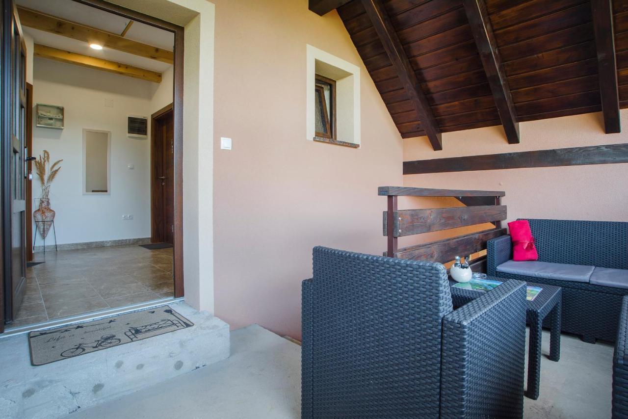 Studio Apartment Karlo Dreznik Grad Exterior photo