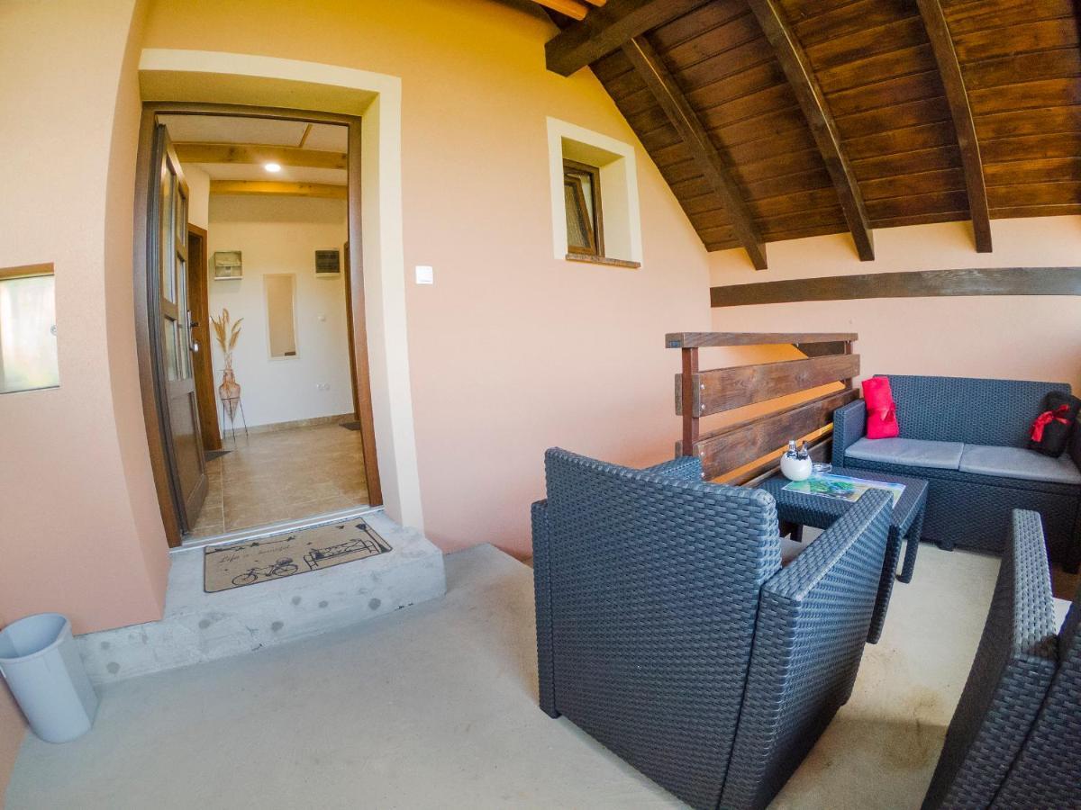 Studio Apartment Karlo Dreznik Grad Exterior photo