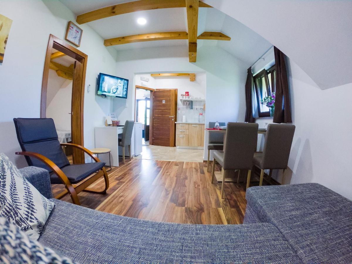 Studio Apartment Karlo Dreznik Grad Exterior photo